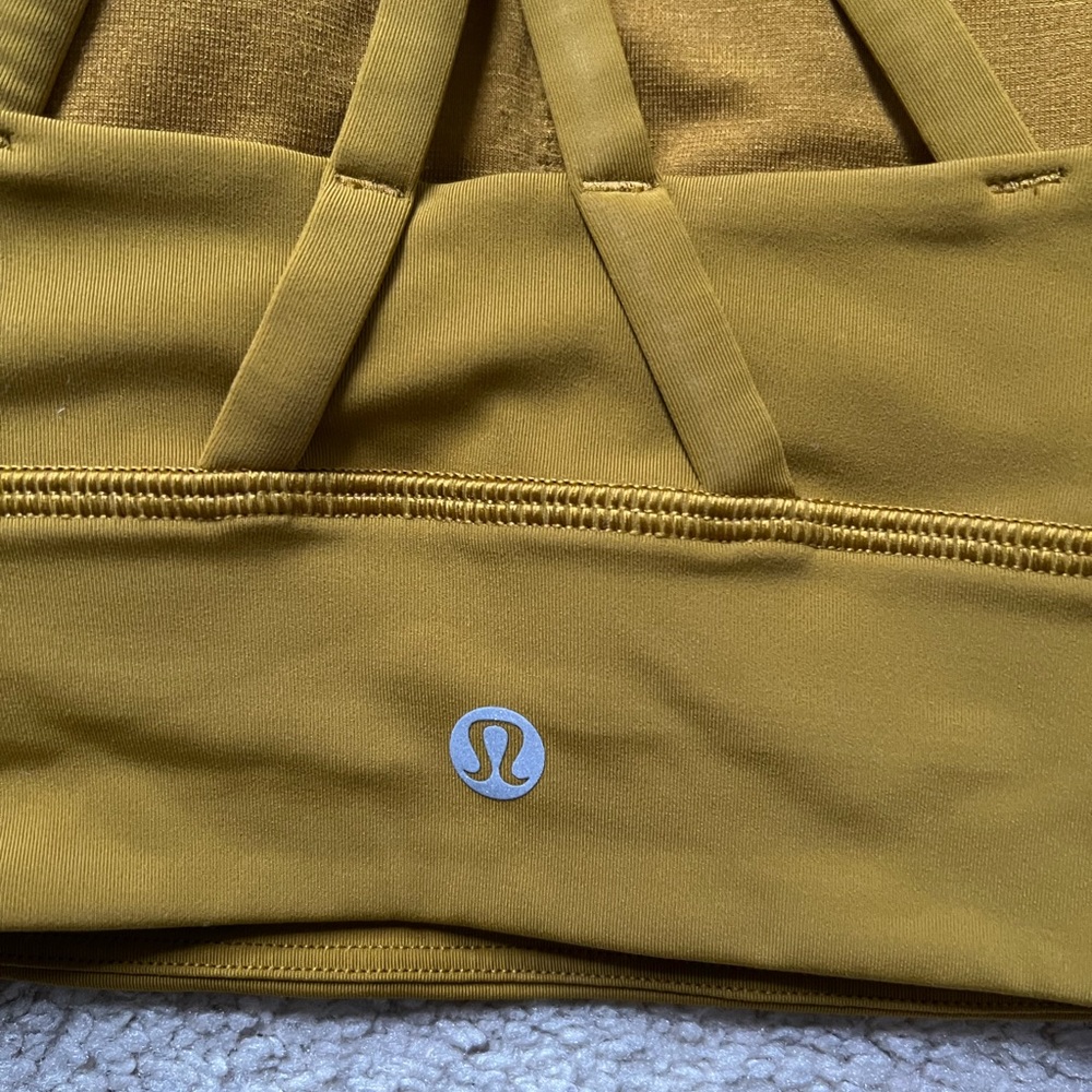 NWOT lululemon sports bra. - Picture 3 of 3